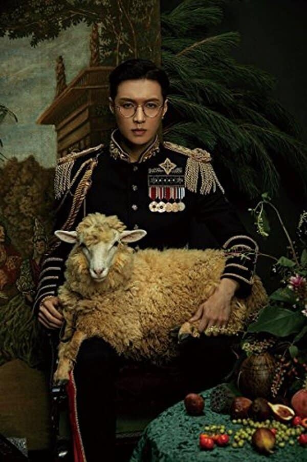 Découvrez l'album solo de lay d'exo : photo-book exclusif et carte k-pop incluse. Critique et détails du contenu dans cet article incontournable  !